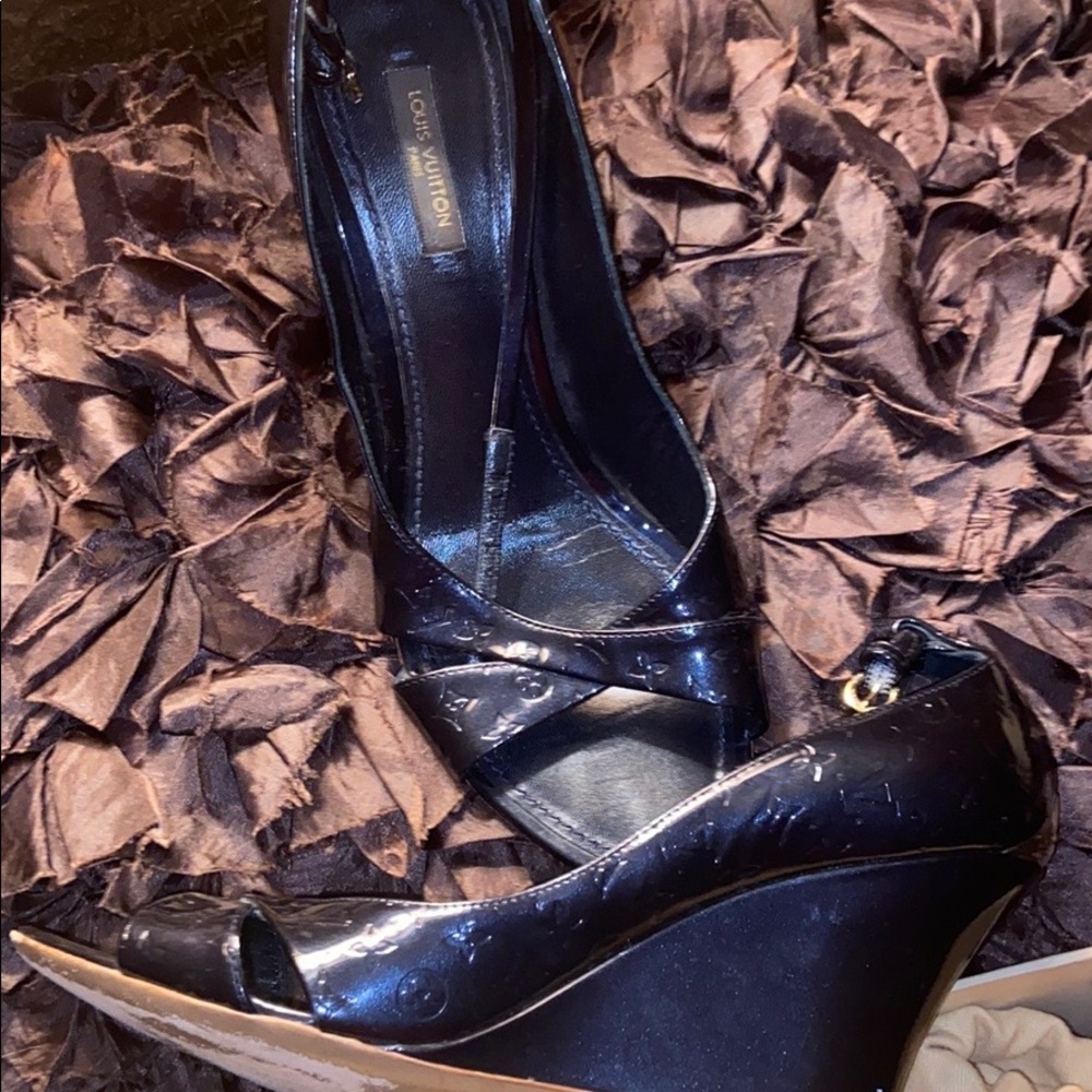 Louis Vuitton women’s sandal in navy blue size 8